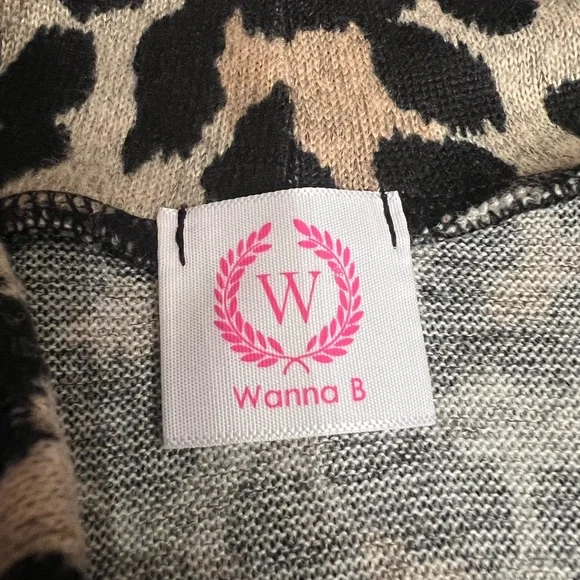 Wanna B boutique leopard print sweater - Picture 4 of 4